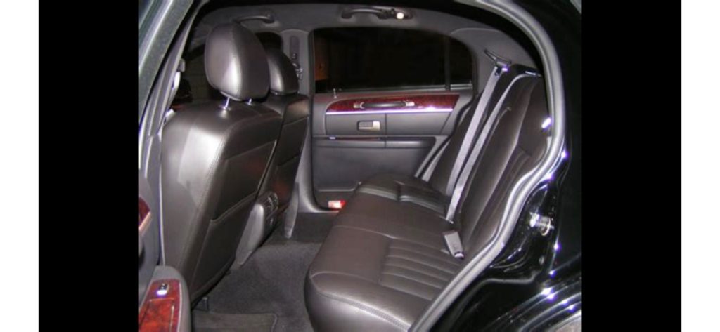L series. Lincoln Town Car interior 2